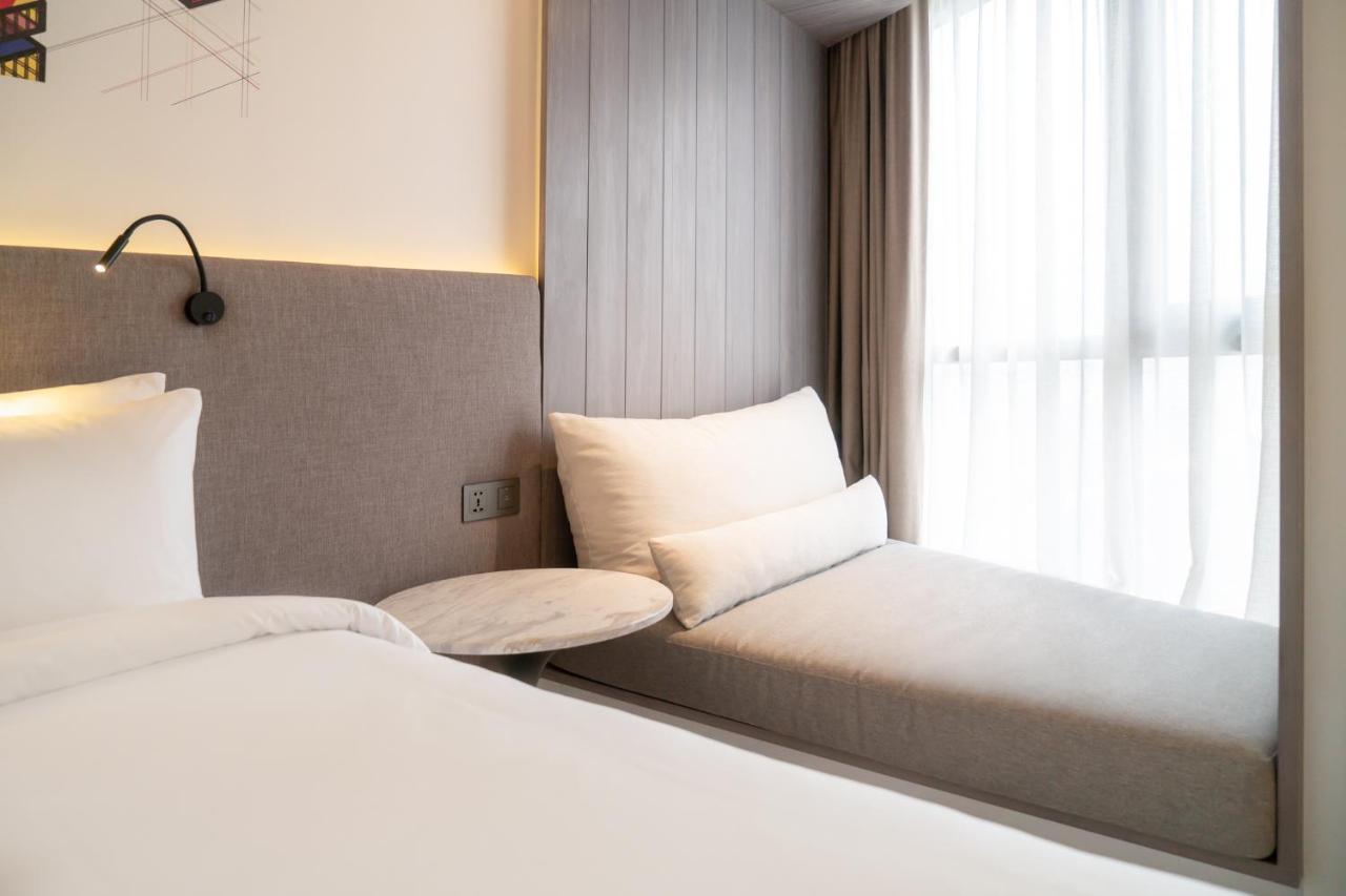 Triple Y Hotel Bangkok Extérieur photo